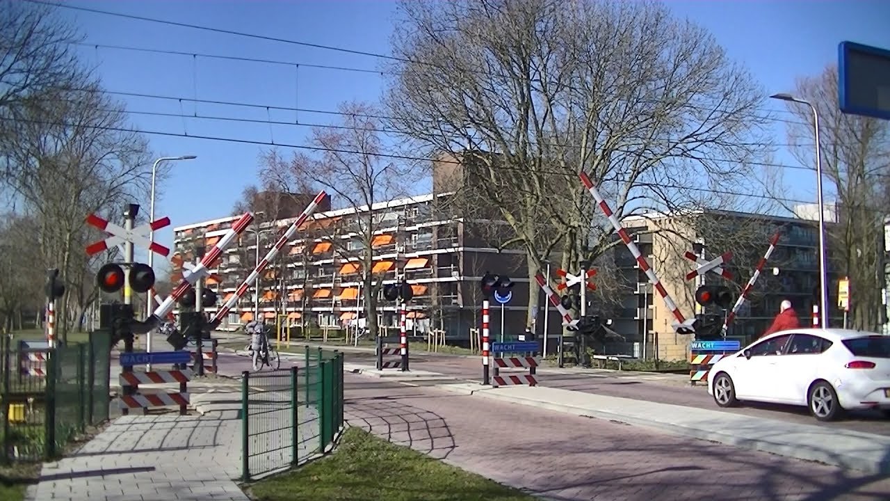 Spoorwegovergang Waddinxveen // Dutch railroad crossing