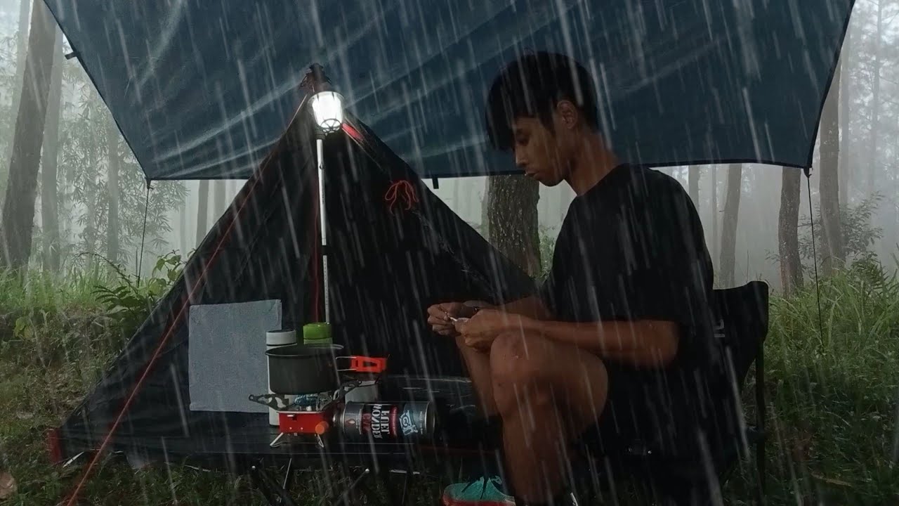 AMAZING⛈️ SOLO CAMPING IN HEAVY RAIN AND THUNDER - RELAXING CAMPING ...
