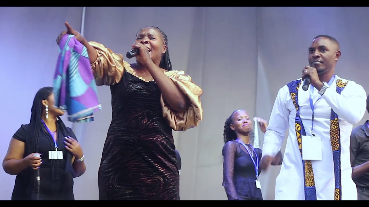 ROSE MUHANDO - Ndivyo ulivyo Mungu/ Mupeni bwana utukufu na nguvu/ Nibebe nibebe