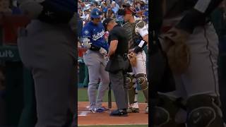 Shohei #Ohtani gives umpire Jim Wolf advice on how to fix belt! 😂