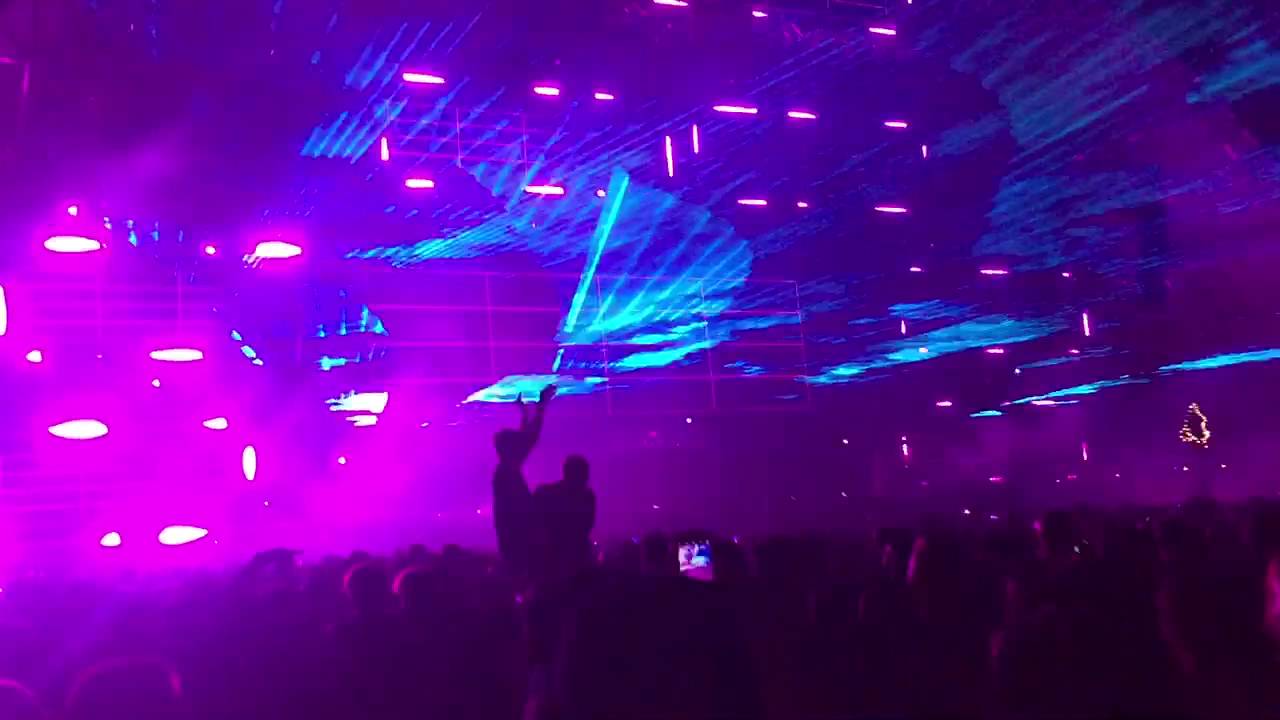 Tiesto live at Something Wonderful