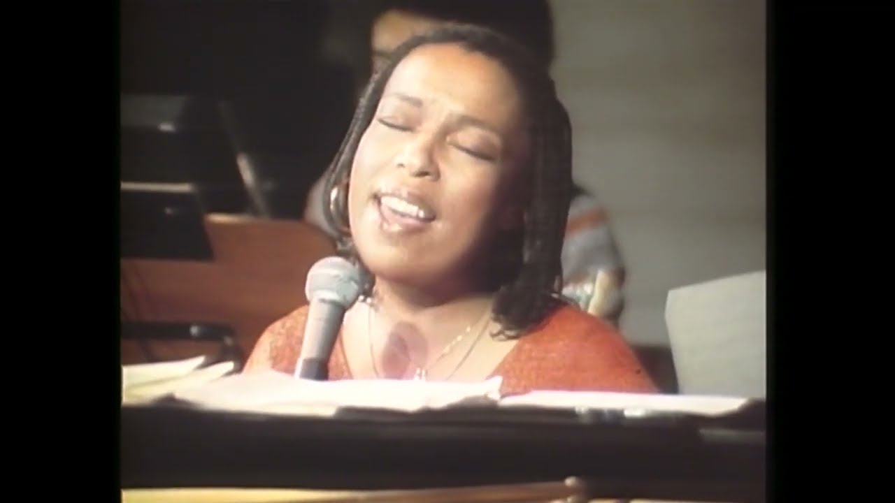 ロバータ・フラック やさしく歌って Killing Me Softly (1973) HD 