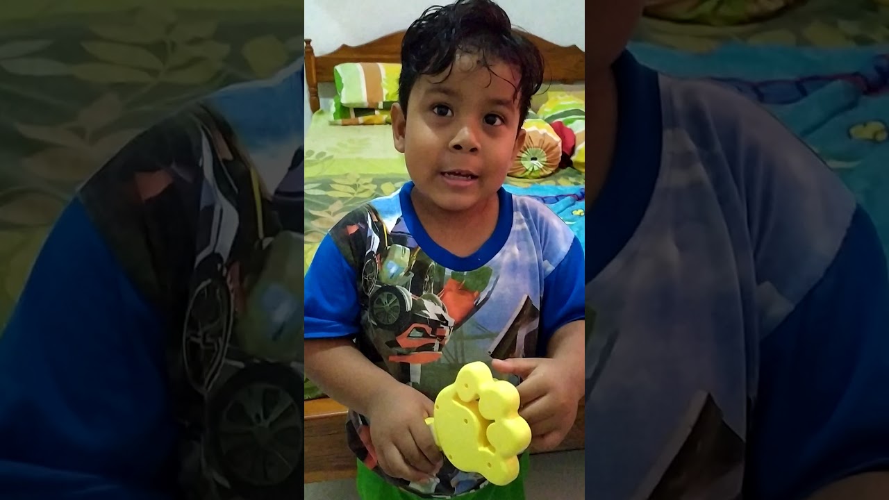  Anak  4  tahun  menyanyi Indonesia Raya YouTube