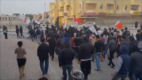 Bahrain : Protesters clash with Riot police in Day of execution sheikh Nimr al-Nimr in Saudi