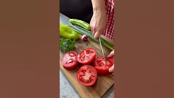 Shopska Salad Is The Most Iconic Bulgarian Salad And For A Good Reason Saladrecipe Summerrecipes 