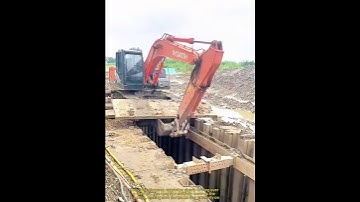 Daring Excavator Stunt: Crossing a Pit Like a Pro!