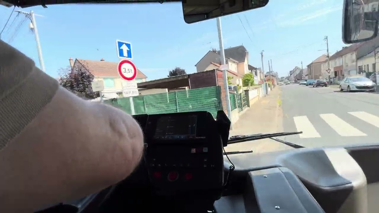 Bus  Le Mans. Ligne 10 A Oasis Parc des Expositions circulaire 