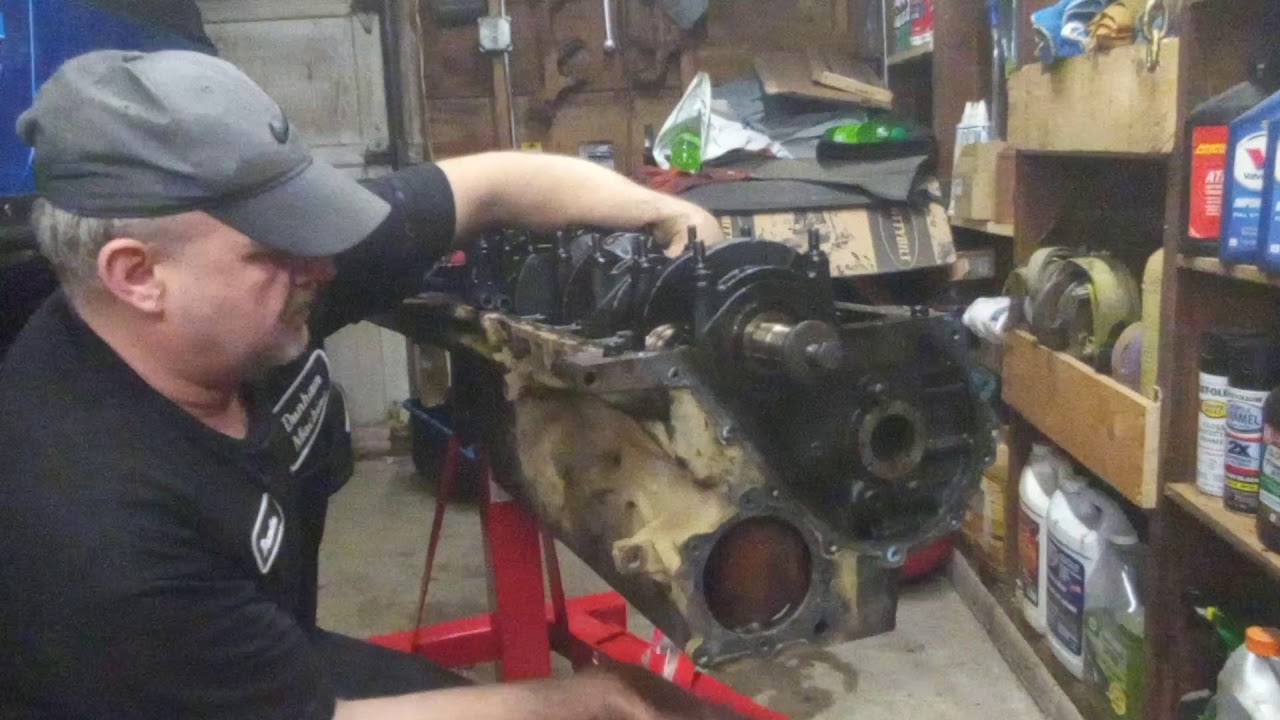 Jeep 4.0 engine rebuild. PART 14: removing the pistons. - YouTube