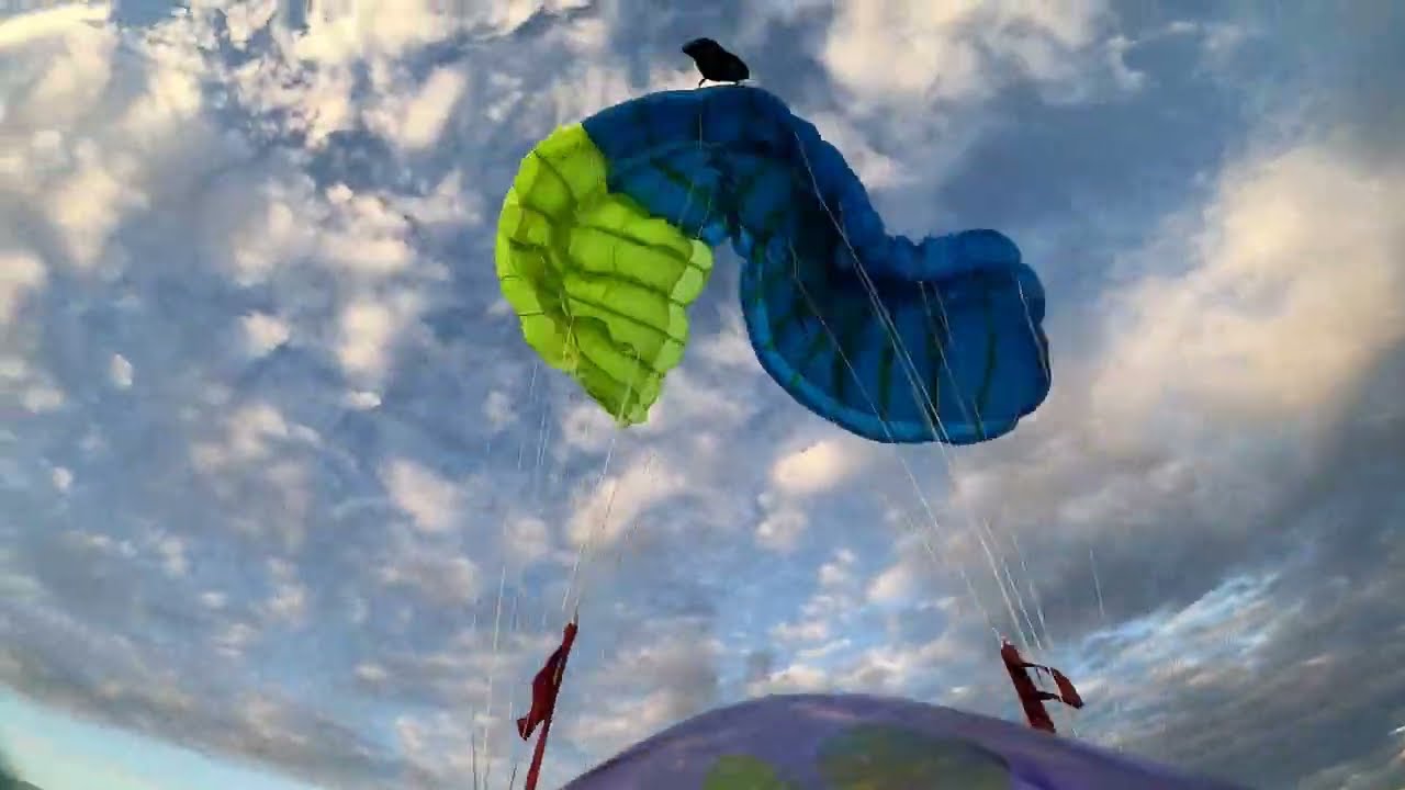 CANOPY COLLAPSE SKYDIVING