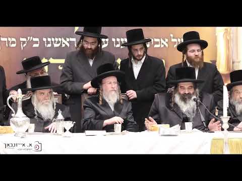 האדמו"ר מווערדאן בעריכות השולחן הטהור לרגל הילולת אביו האדמו"ר זצ"ל