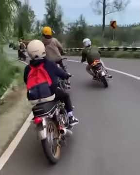 story wa kompoy motor clasick 😎😎