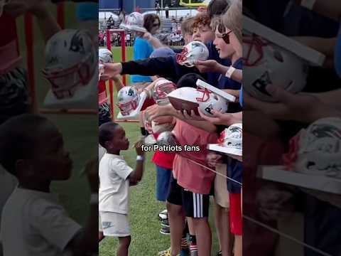 NFL player made sure everyone got an autograph #nfl #shorts