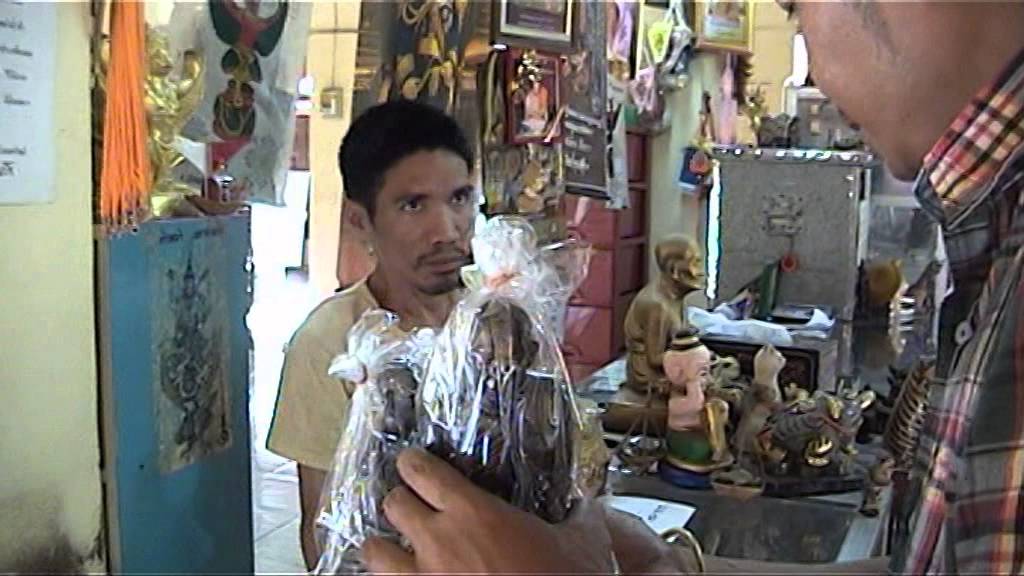 รูปเหมือน หลวงปู่ผาด อภินนฺโท วัดไร่ อ่างทอง - YouTube