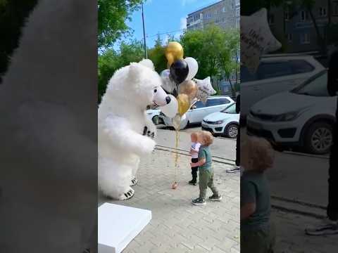 Счастье для малышей! К ним пришел белый мишка 💜#shorts