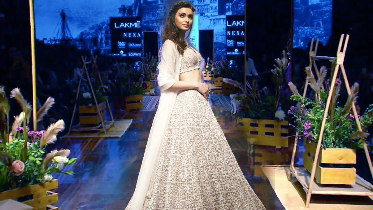 spring summer trends 2019 Diana Penty Walks For Ridhi Mehra | Fall/Winter 2019/20 | Lakme Fashion Week