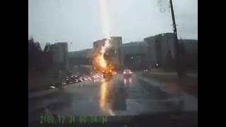 Lightning Strikes The Car Молния Ударяет В Машину