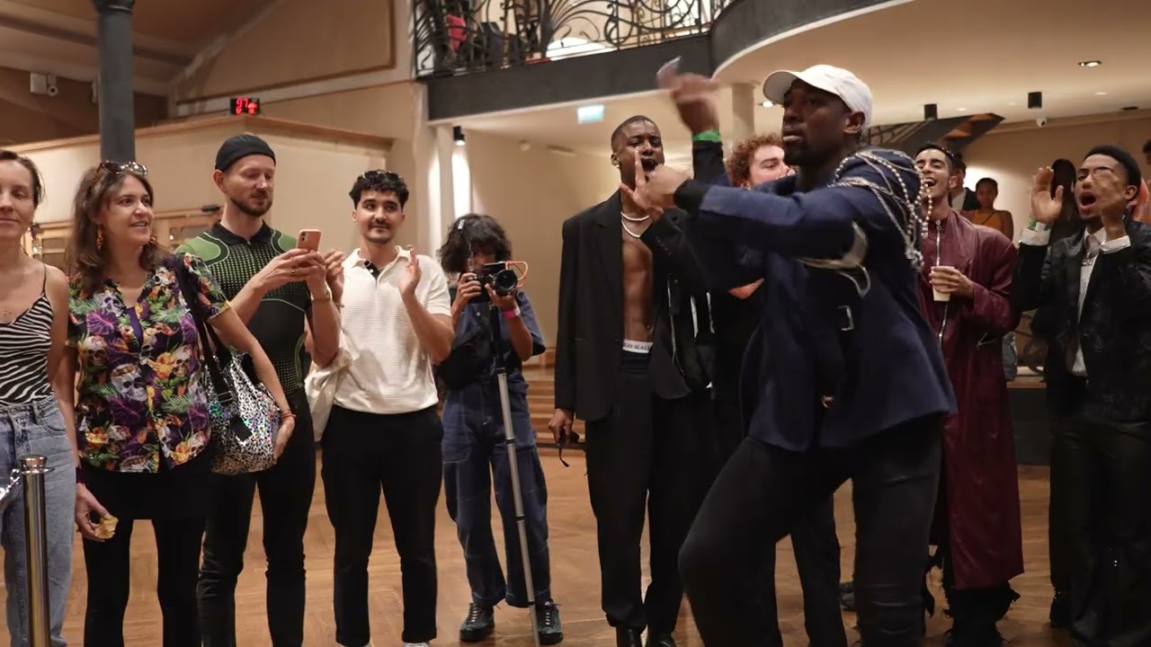 JayJay Revlon - The European Latex Ball