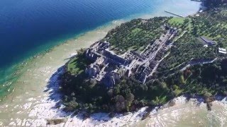 Sirmione vista dal Drone(Terminate le prime riprese di Sirmione ed è pronto il primo trailer sulla perla del Lago di Garda. Nel video si possono vedere le grotte di Catullo, il Castello e il ..., 2016-02-08T22:04:01.000Z)