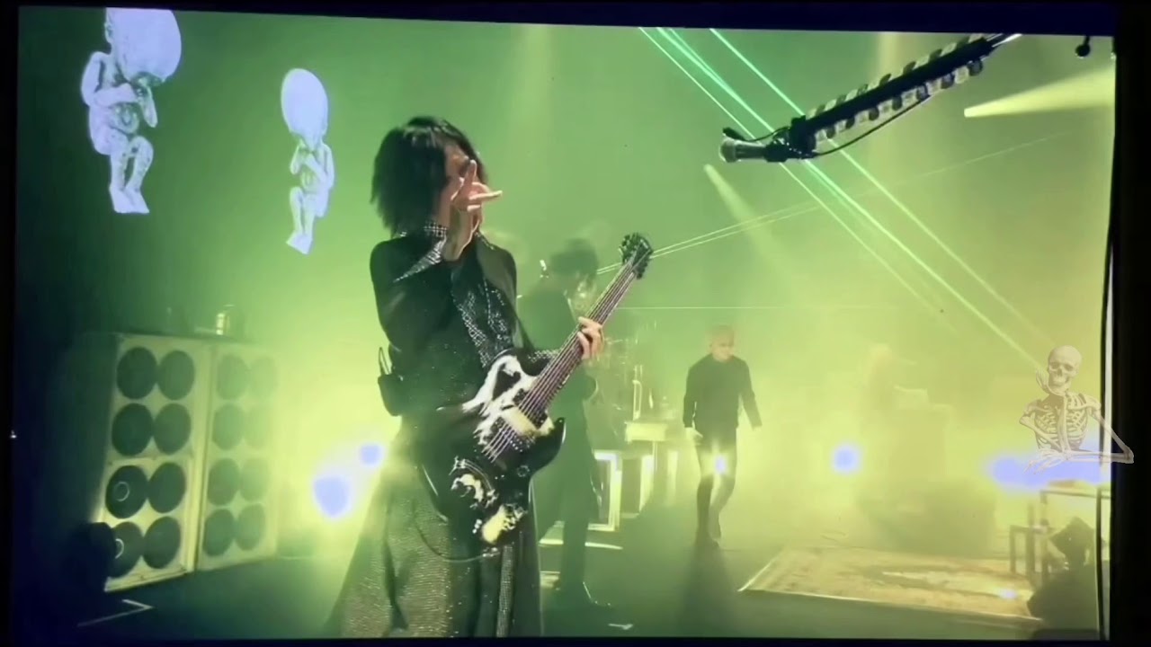 Guarda Dir en Grey - T W Y L I 薫 (fanedit) su YouTube Guarda Dir en Grey - T W Y L I 薫 (fanedit) su YouTube