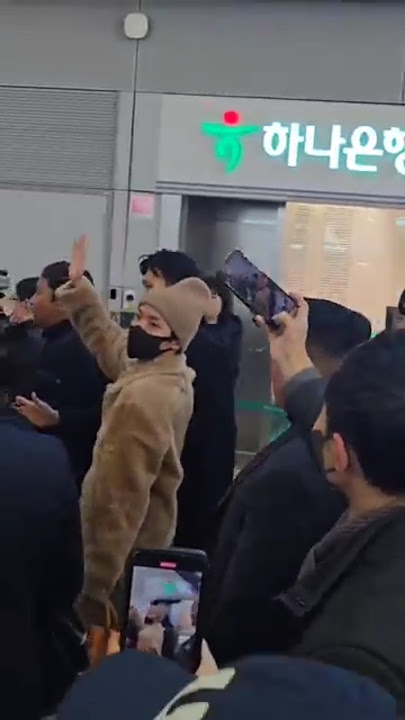 BTS jhope Incheon Airport Dispatch 19.1.25 Going to Paris 💮#jhope #bts #paris #btsedits #btsarmy
