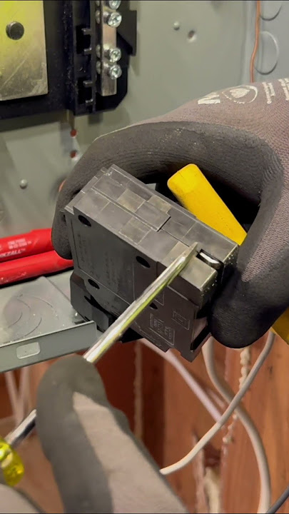 Tandem Circuit Breaker Won't Fit In Electrical Breaker Box! electrical #electrician #electricity