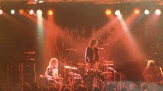 Slik Helvetika - Last Night