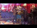 Showmatch 2014 - El Oso Arturo le pegó hasta a un auspicio