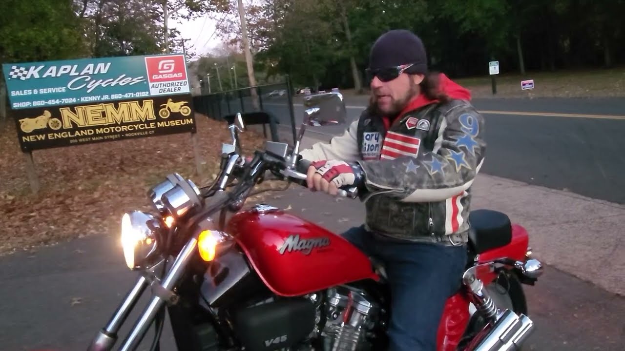 SUPER MAGNA HONDA 750 V4 THE CLASS OF 1988