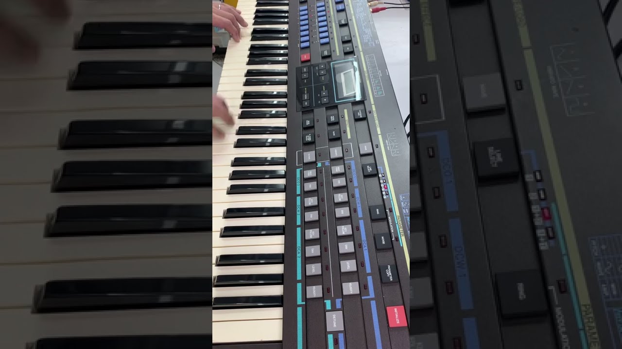 CASIO CZ-1 電子ピアノ シンセサイザー カシオのシンセサイザーCZ-1！お売りいただきましたので80年代風