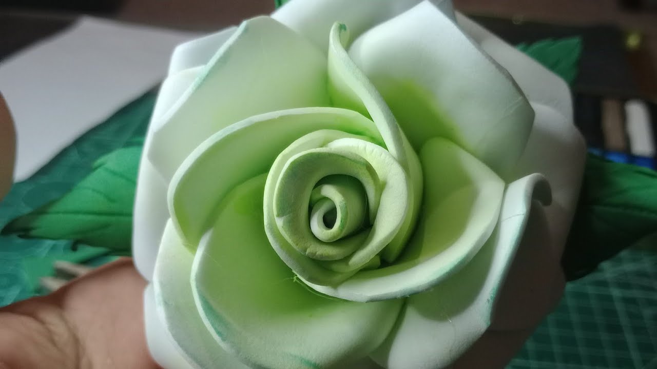 paso a paso rosa goma Eva si moldes