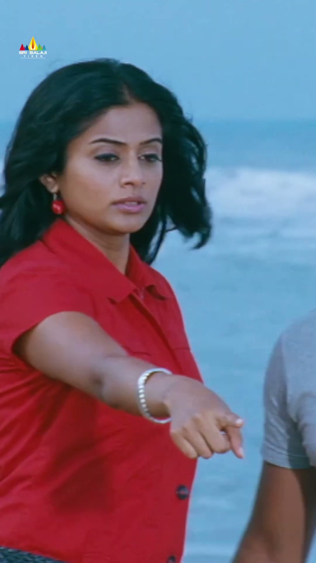 తాను ఈ BEACH లో కూడా నన్నే FOLLOW చేస్తుంది ! #charulatha | #priyamani | #ytshorts | #youtubeshorts