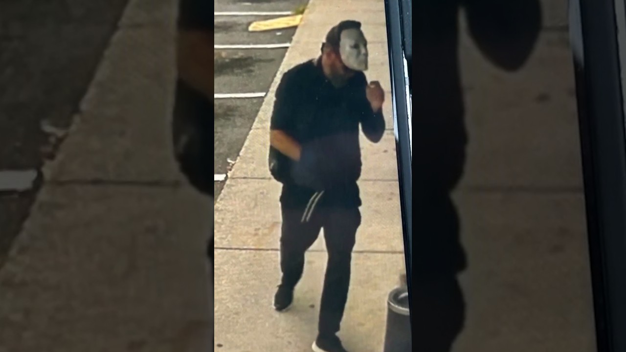 Florida police seek armed suspect in Michael Myers mask Florida police seek armed suspect in Michael Myers mask