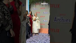 Dont Shout Jaya Bachchan Tells Paparazzi While Posing With Tina Ambani