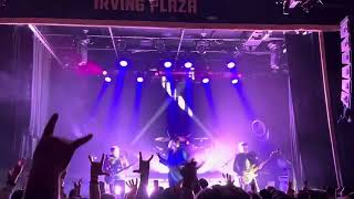 Download Lagu Moving In The Dark - Neon Trees Live in NYC (2023) MP3