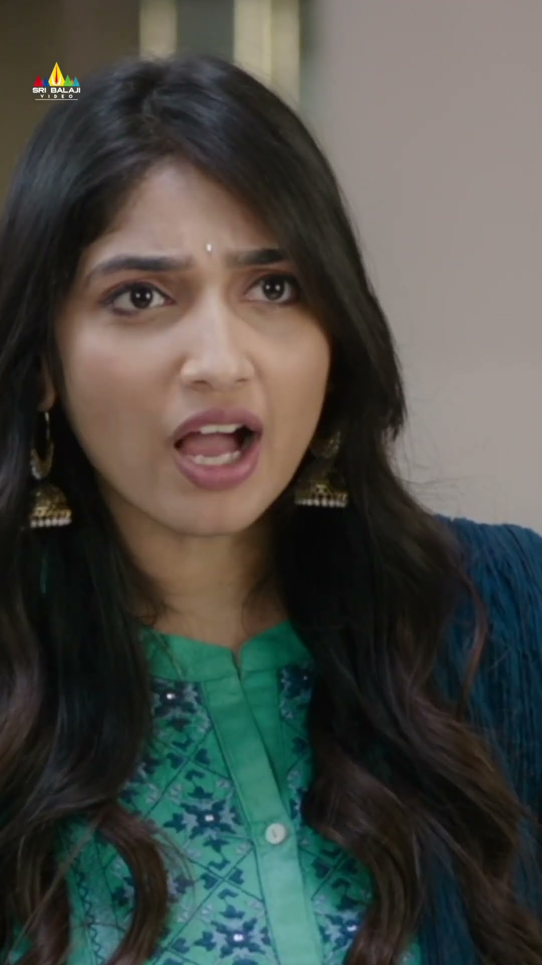 ప్రేమ పేరుతో అమ్మాయిల EMOTIONS తో ఆడుకోవద్దు ! #manucharitra | #PriyaVadlamani | #youtubeshorts