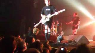Devo - Bob 1 Smart Patrol solo, Paris 2008