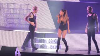 Ariana Grande's Whitney/Madonna I'm Every Woman/Vogue mashup #TheHoneymoonTour Tampa Resimi