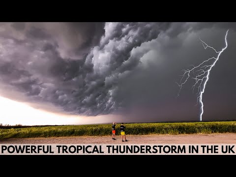 INCREDIBLE TROPICAL THUNDERSTORM IN THE UK - Storm chasing on the M4 corridor, Sunday 11th June 2023