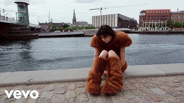 BENEE - Cinnamon (Official Video)