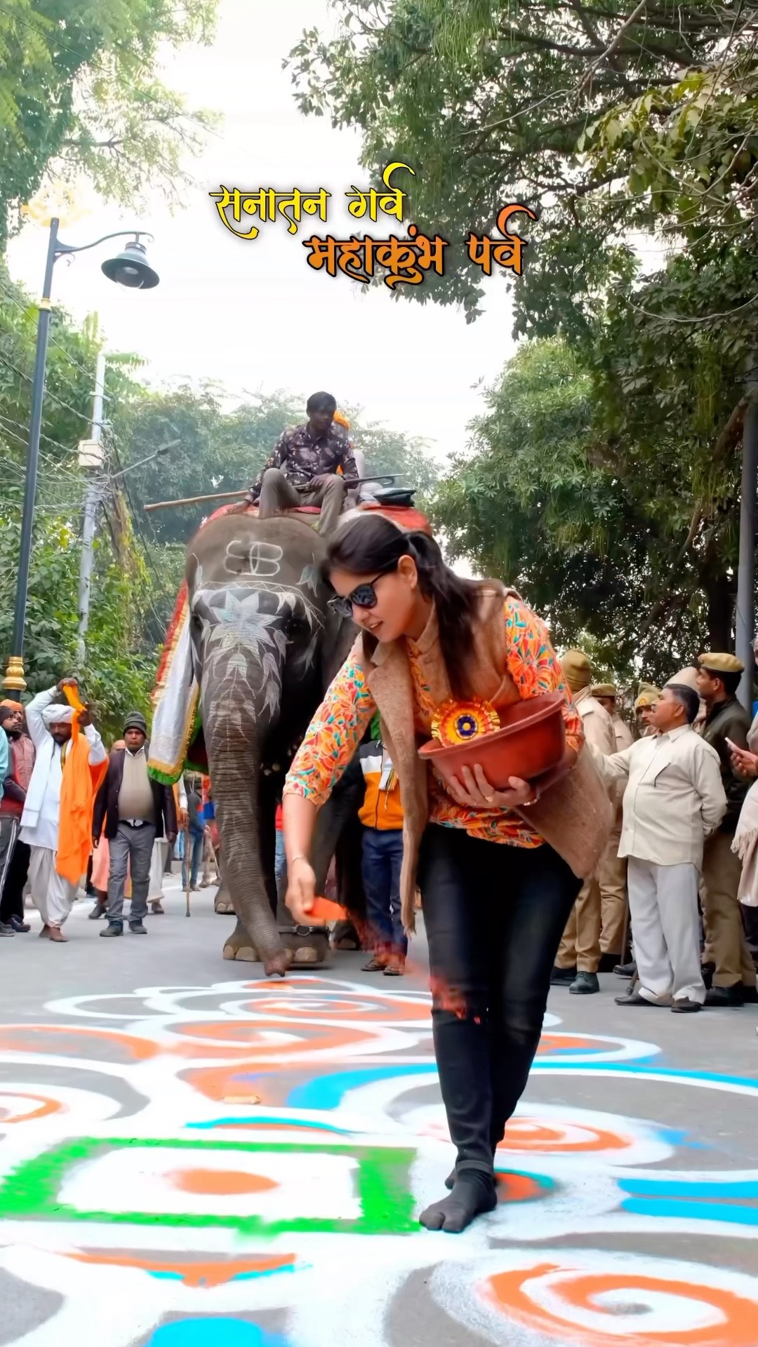 “आस्था के रंगों से सजी महाकुंभ की पवित्र धरा?जब कला और श्रद्धा मिलकर रचते हैं भक्ति का अद्भुत संगम!
