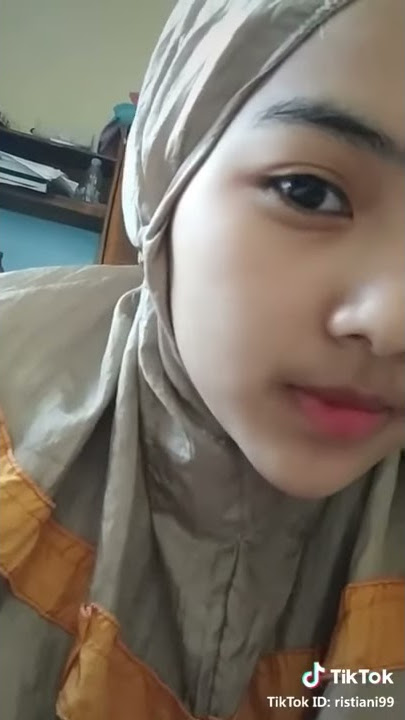 Story wa senyuman manis cewek berhijab
