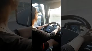 Korgstyle Падает Снег Modern Talking Style 80S Девушка За Рулём Фуры Дальнобойщица Womantruckdriver