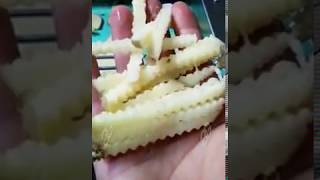 How to make crinkle-cut chips with a potato slicer machine?