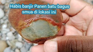 Onder een bamboeboom in de Lukulo-rivier werd een tamelijk grote kristallen steen gevonden.