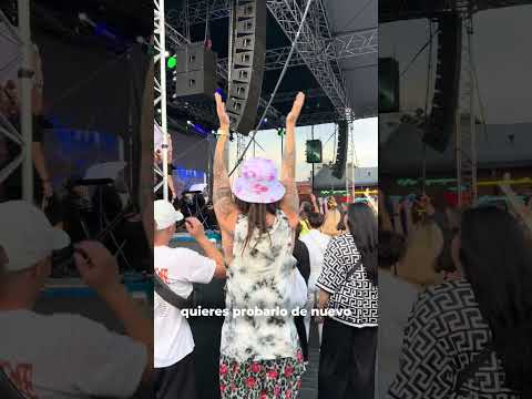 Éxitos de rock interpretados por una orquesta sinfónica en un techo en Rusia, San Petersburgo