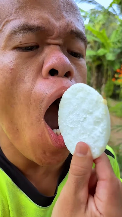 How to eat crackers🍉🍕🍓