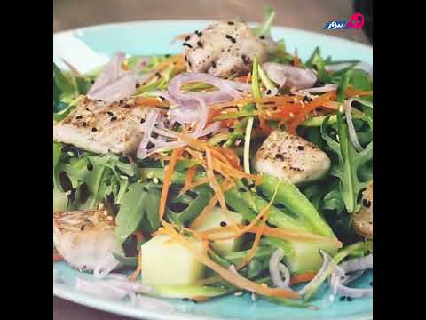 اعرفي طريقة عمل سلطة السمك
