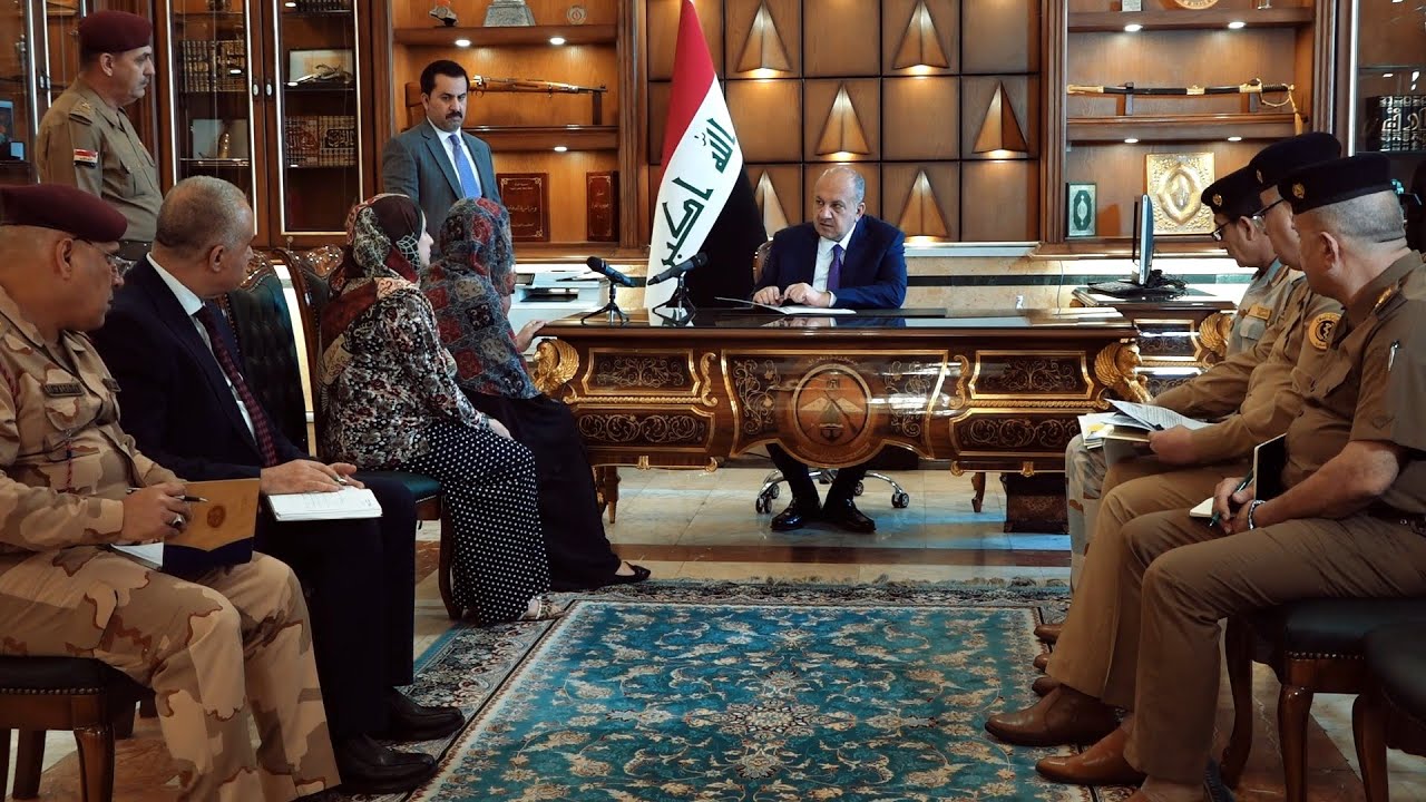 وزير الدفاع يلتقي عدداً من الجرحى وعائلات الشهداء