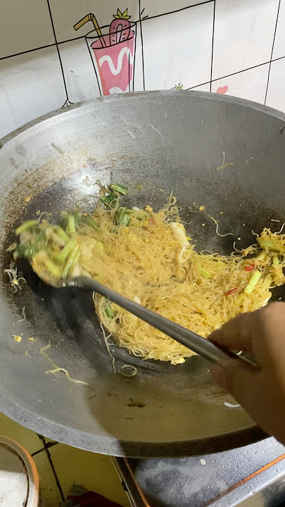 Download lagu #bihungorengspesial #masakanrumahan pagi ini masak binun goreng n bekeel buat suami alhamdulillah