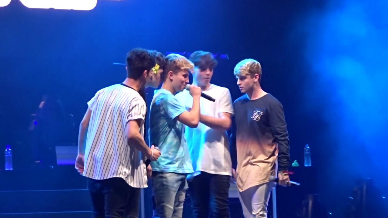 Roadtrip - Castle on the hill